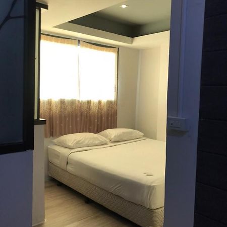 Rod Fai Fah Apartment Bangkok Exterior foto