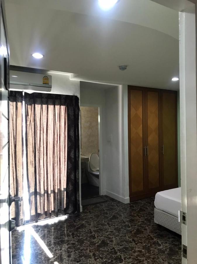 Rod Fai Fah Apartment Bangkok Exterior foto
