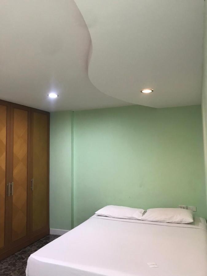 Rod Fai Fah Apartment Bangkok Exterior foto