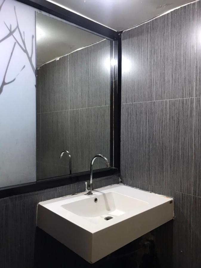 Rod Fai Fah Apartment Bangkok Exterior foto